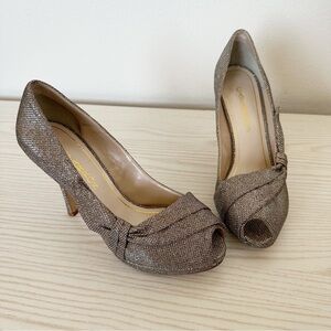 Caparros Odessa Champagne Stiletto Metallic Peep Toe Platform Pumps Size 9